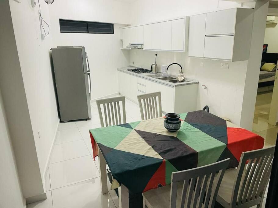 Kk Jungle Hideaway Lovely Apartment 5 Mins Walk To Town Kota Kinabalu Kültér fotó