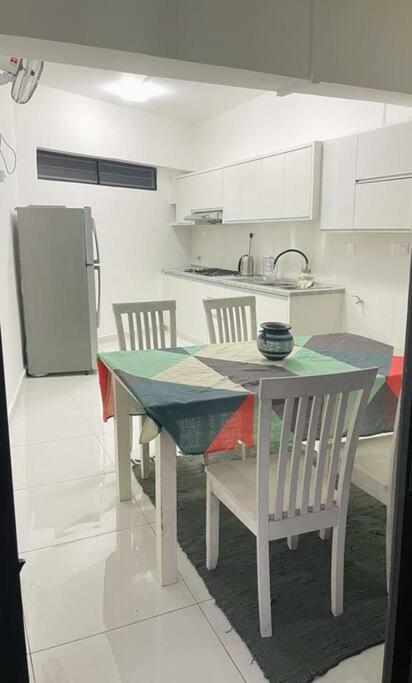 Kk Jungle Hideaway Lovely Apartment 5 Mins Walk To Town Kota Kinabalu Kültér fotó